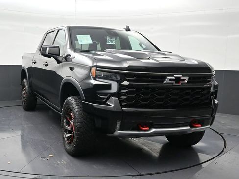 Used 2022 Chevrolet Silverado 1500 ZR2 w/ Technology Package image 8