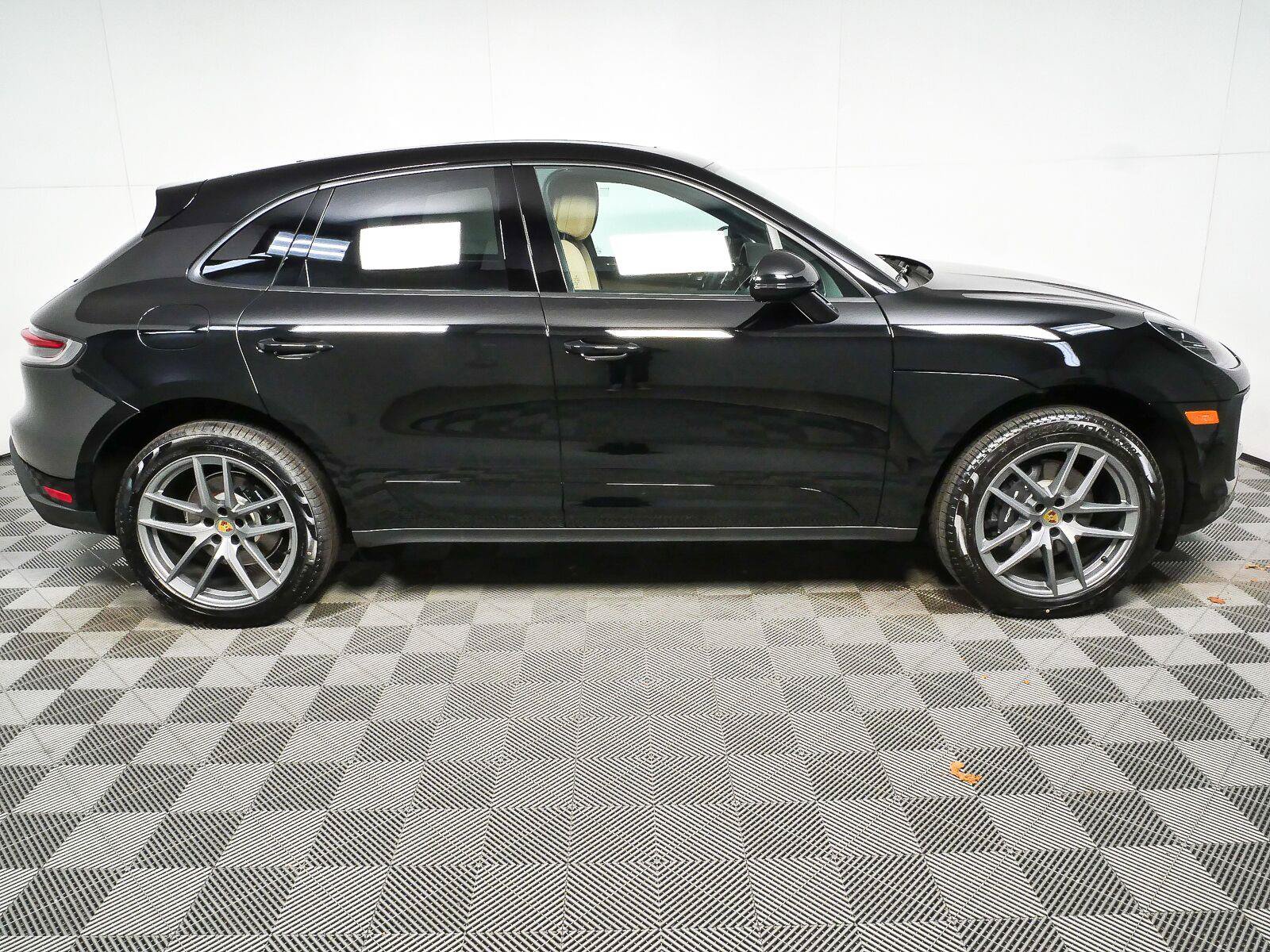 New 2026 Porsche Macan Turbo AWD/4WD image 28