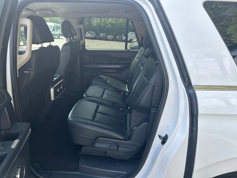 Used 2024 Ford Expedition Max XLT image 9