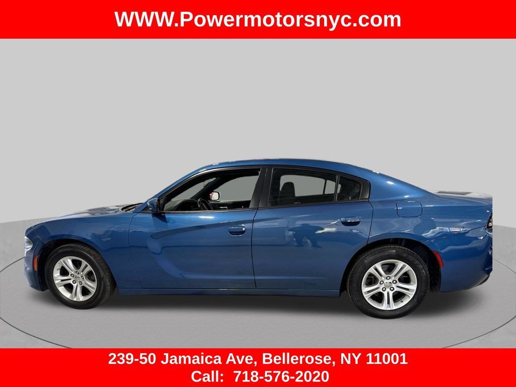 Used 2022 Dodge Charger SXT RWD image 2
