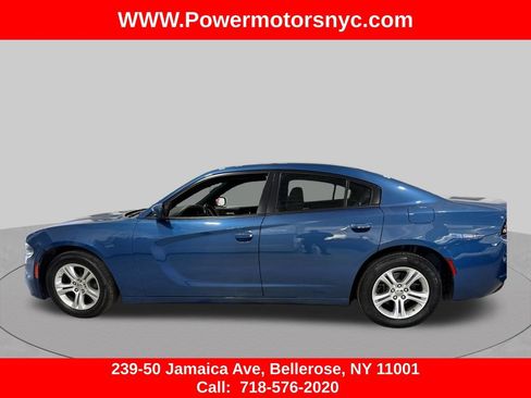 Used 2022 Dodge Charger SXT RWD image 2