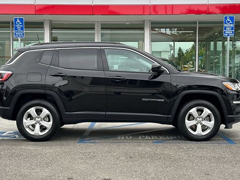Used 2020 Jeep Compass Latitude w/ Cold Weather Group AWD/4WD image 3