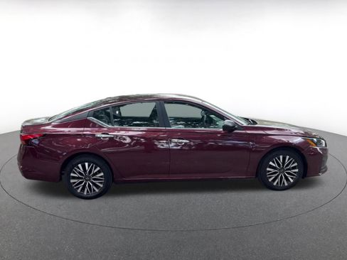 Used 2024 Nissan Altima 2.5 SV FWD image 16
