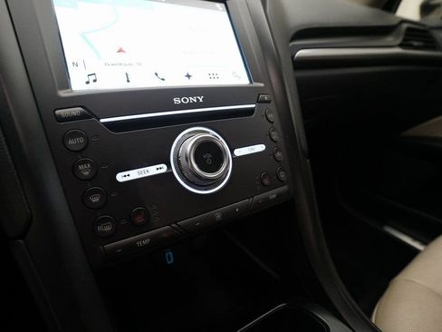 Used 2017 Ford Fusion Titanium image 22