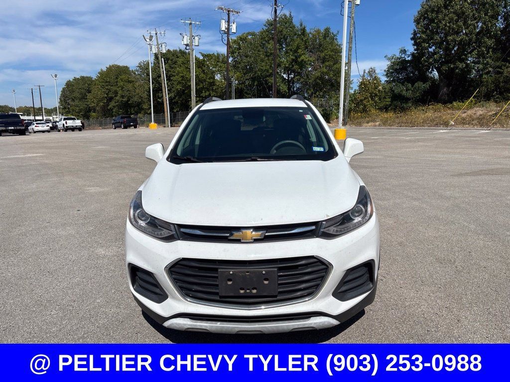 Used 2017 Chevrolet Trax LT w/ LT Convenience Package FWD image 2