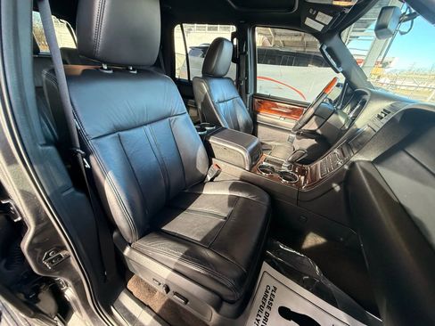 Used 2015 Lincoln Navigator Sport Utility 4D image 26