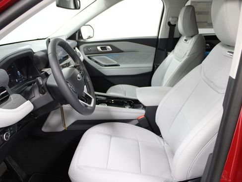 New 2026 Ford Explorer Platinum w/ LUX Leather Package image 21