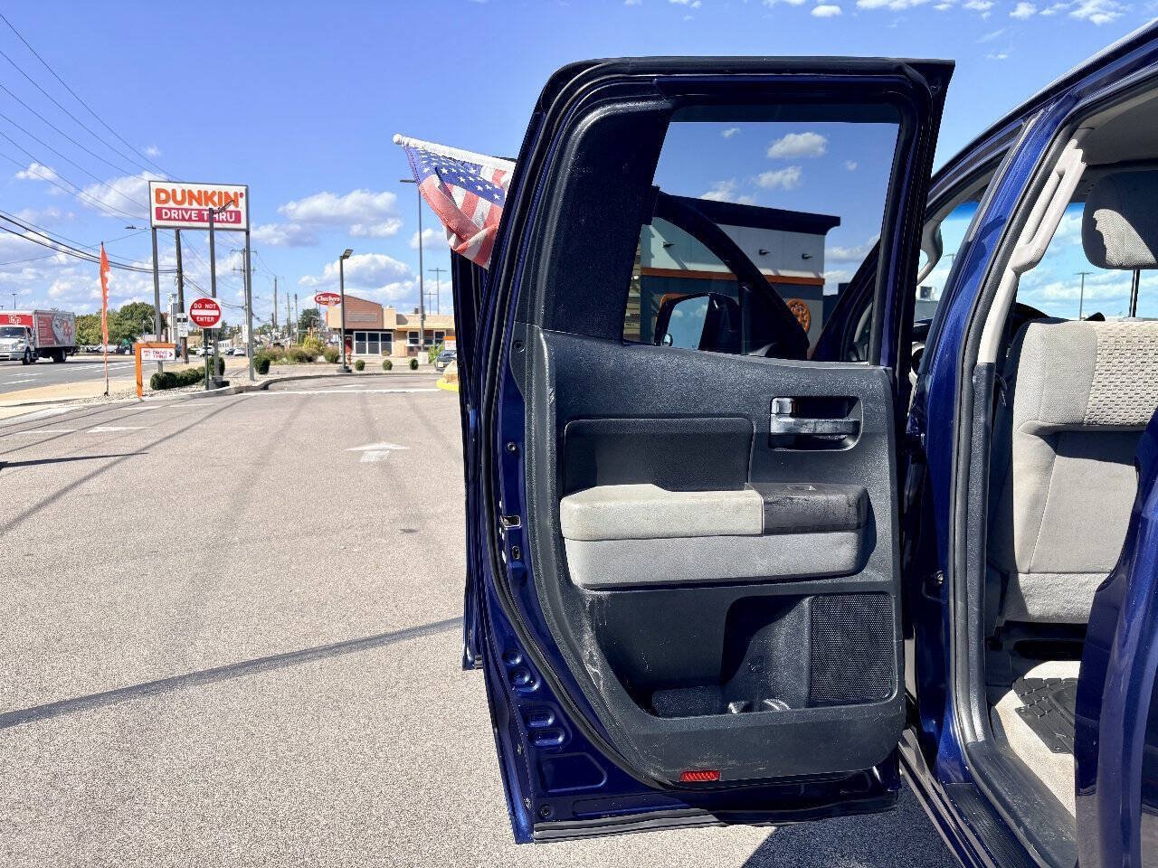 Used 2011 Toyota Tundra 4x4 Double Cab w/ Tow Pkg image 21