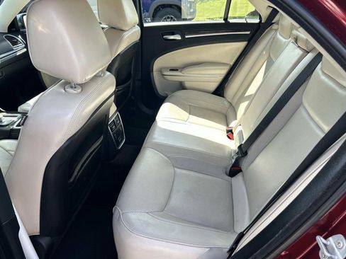 Used 2018 Chrysler 300 Limited image 18