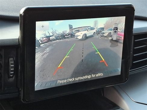 Used 2022 Ford Explorer XLT image 19