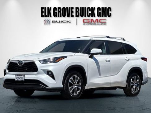 Used 2023 Toyota Highlander XLE FWD image 8