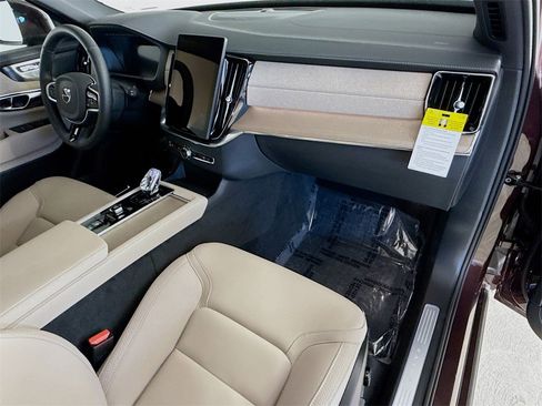 New 2025 Volvo XC90 B5 Plus w/ Protection Package image 32