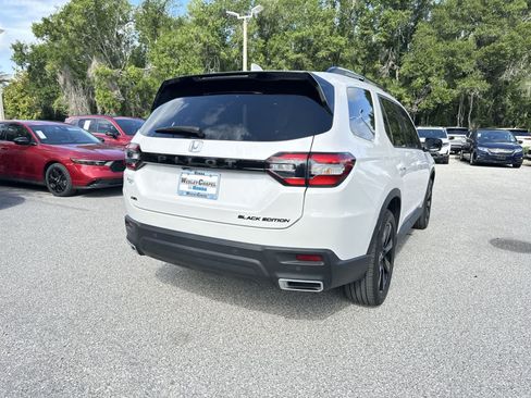 Used 2025 Honda Pilot Black Edition image 6