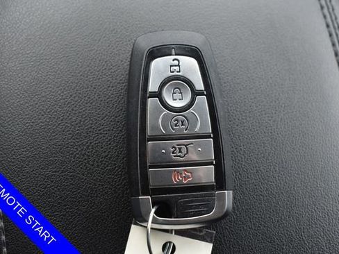 Used 2024 Ford Edge SEL w/ Convenience Package image 4