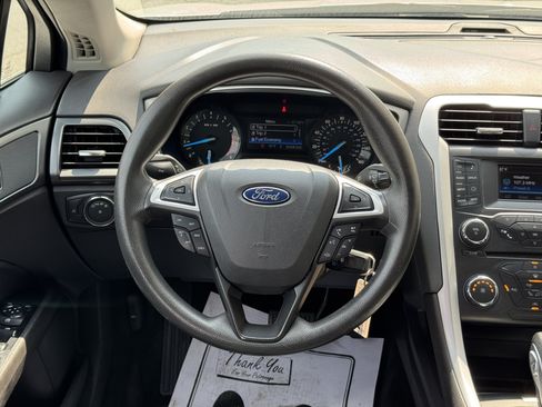 Used 2015 Ford Fusion SE FWD image 10