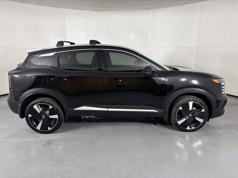 Certified 2025 Nissan Kicks SR FWD image 9