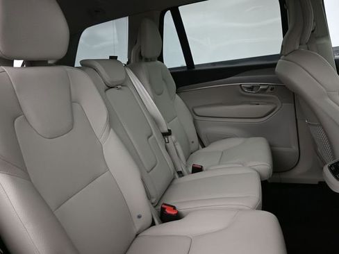 Used 2024 Volvo XC90 B5 Core w/ Protection Package Premier image 31