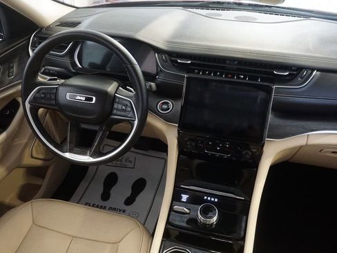 Used 2021 Jeep Grand Cherokee L Limited w/ Luxury Tech Group II AWD/4WD image 32