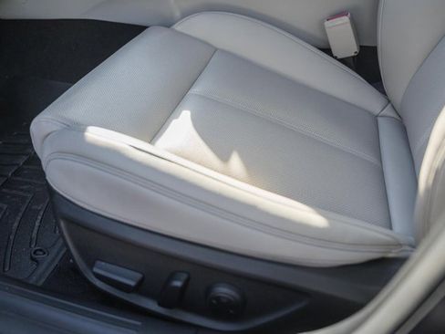 Used 2023 Genesis G70 2.0T image 30