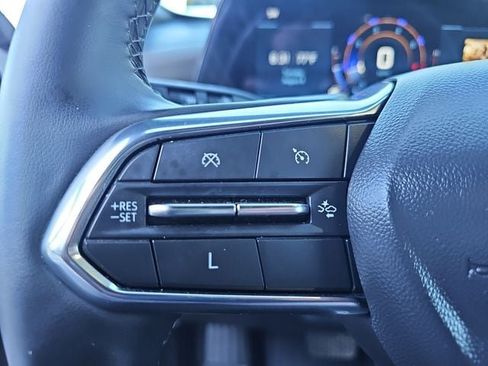 Used 2025 Chevrolet Equinox LT w/ Convenience Package II AWD/4WD image 24