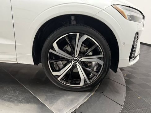 Certified 2023 Volvo XC60 B5 Ultimate w/ Climate Package image 9
