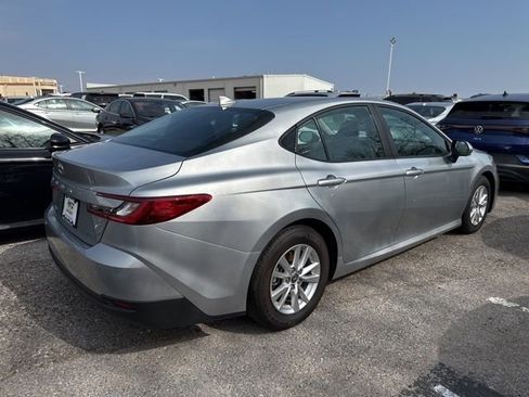 Used 2025 Toyota Camry LE image 4