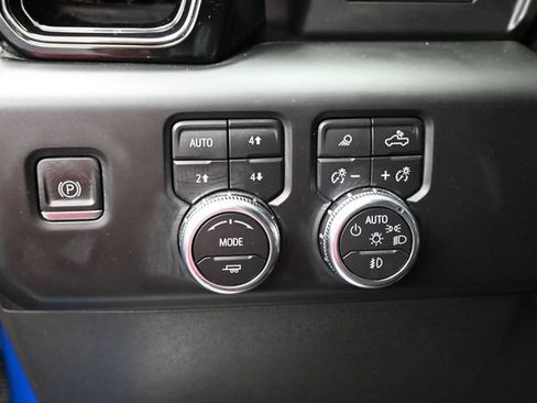 Used 2023 GMC Sierra 1500 AT4 w/ AT4 Premium Package AWD/4WD image 23