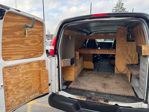 Used 2014 Chevrolet Express 1500 RWD image 32