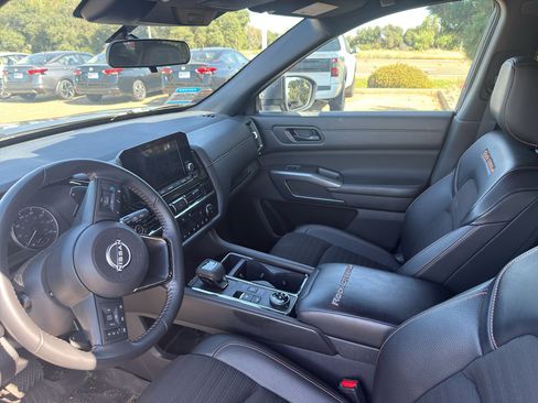 Used 2024 Nissan Pathfinder Rock Creek AWD/4WD image 8
