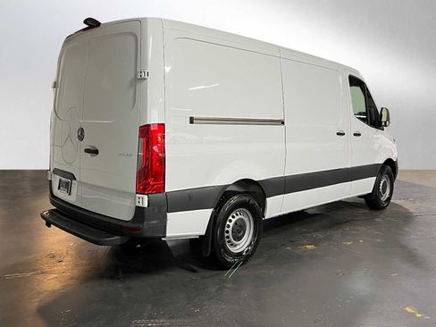 Used 2025 Mercedes-Benz Sprinter 2500 image 3