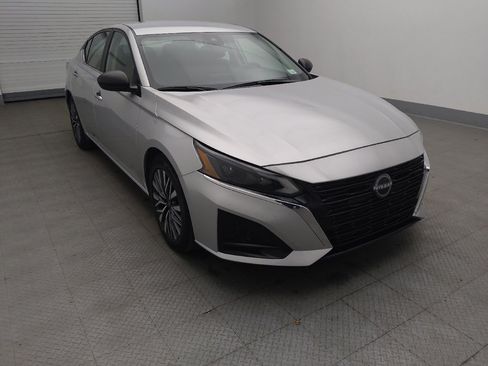 Used 2024 Nissan Altima 2.5 SV image 13