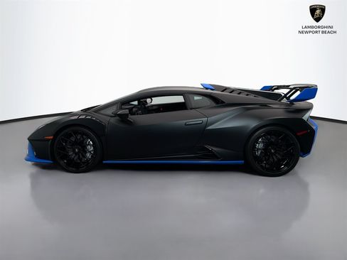 Used 2024 Lamborghini Huracan STO RWD image 4