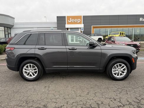 Used 2024 Jeep Grand Cherokee Laredo X w/ Trailer Tow Package image 9