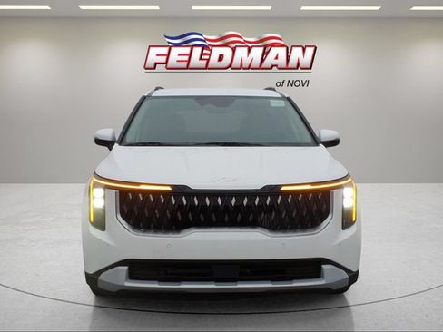 Used 2025 Kia Carnival EX FWD image 9