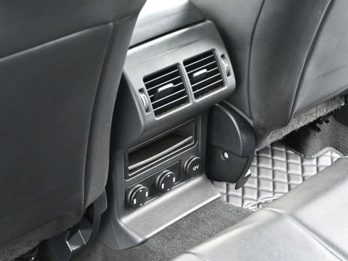 Used 2017 Jaguar F-PACE Premium image 30