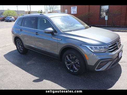 Used 2023 Volkswagen Tiguan SE AWD/4WD image 1