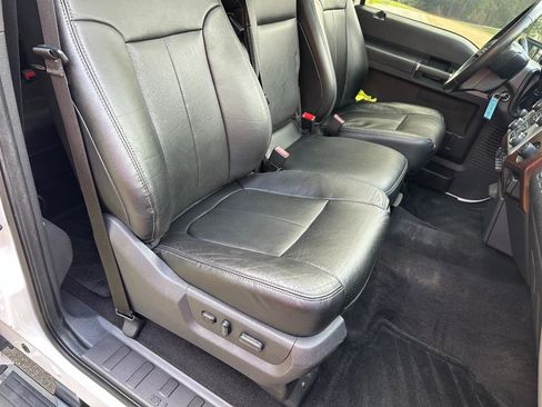 Used 2016 Ford F250 Lariat w/ Chrome Package image 28