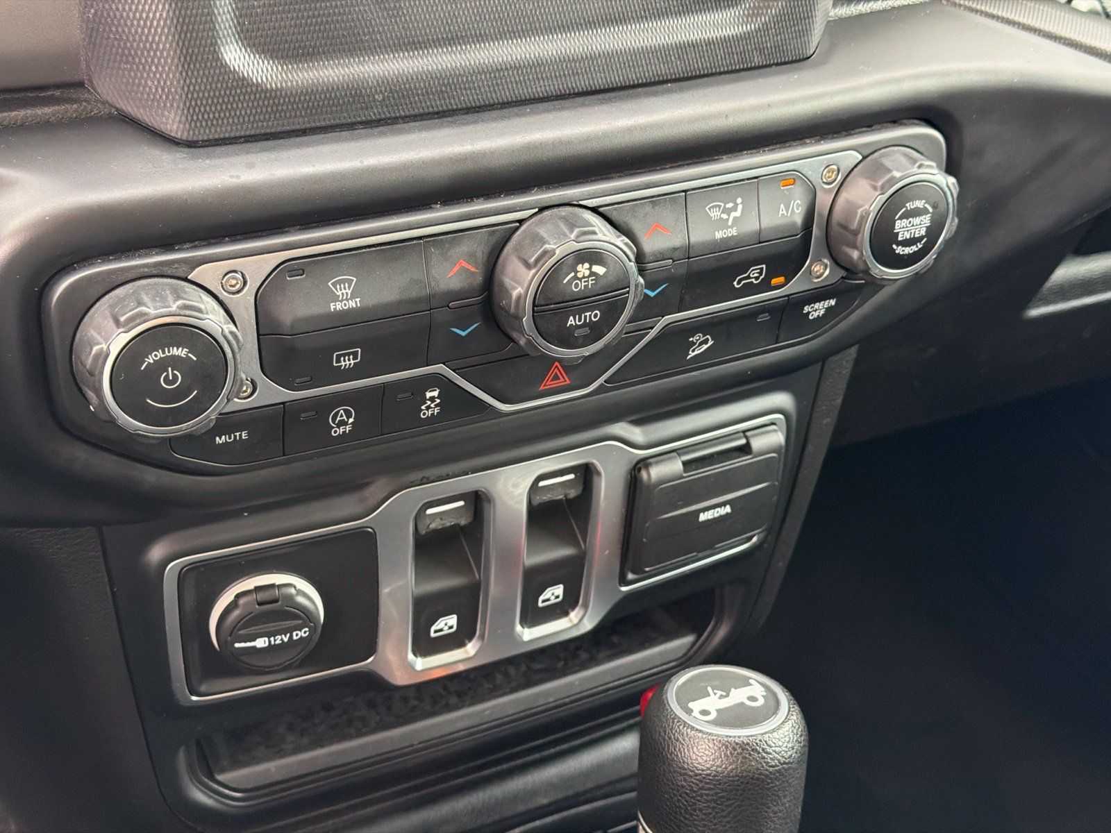 Used 2020 Jeep Wrangler Sport AWD/4WD image 22