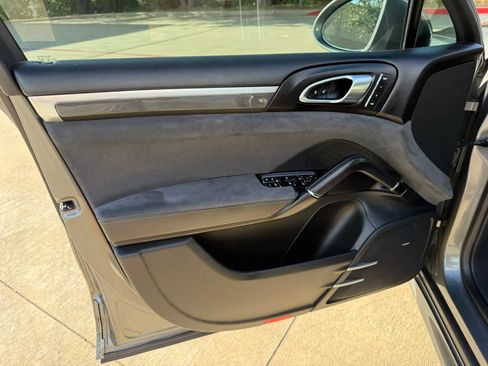 Used 2017 Porsche Cayenne GTS AWD/4WD image 10