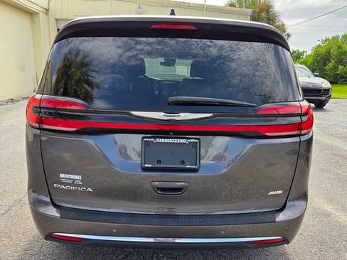 Used 2023 Chrysler Pacifica Touring-L AWD/4WD image 6