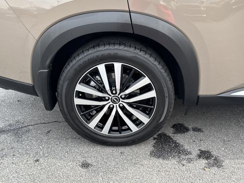 Used 2023 Nissan Pathfinder Platinum image 12