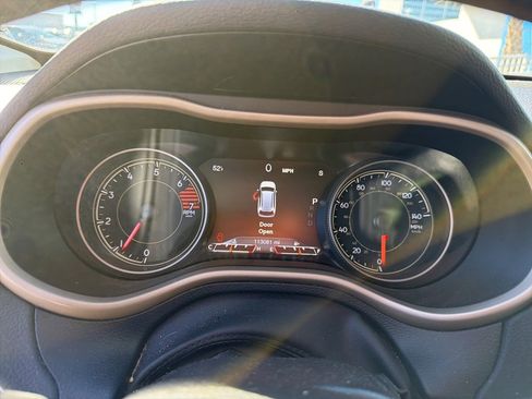 Used 2017 Jeep Cherokee Limited image 18