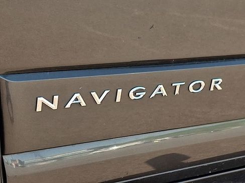 Used 2017 Lincoln Navigator L Select AWD/4WD image 10