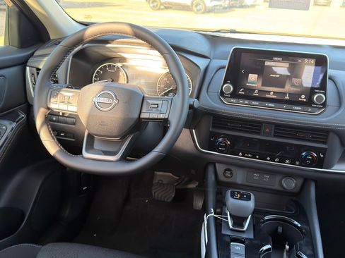 New 2026 Nissan Rogue SV image 10