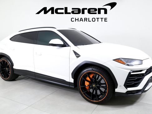 Used 2022 Lamborghini Urus AWD/4WD image 2