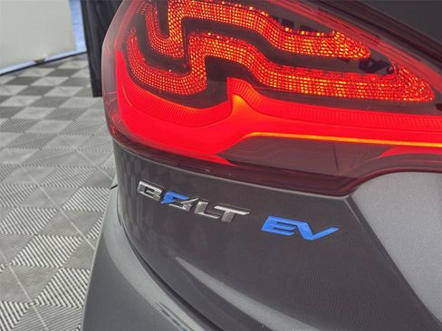 Used 2017 Chevrolet Bolt LT FWD image 10
