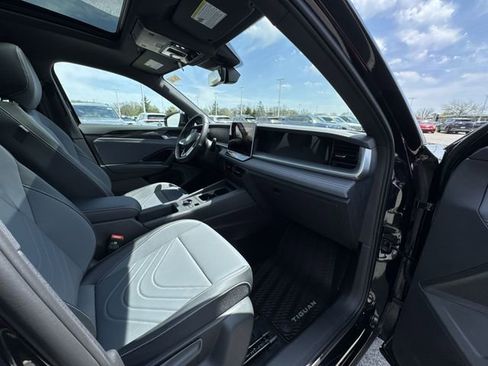 New 2026 Volkswagen Tiguan SE R-Line FWD image 28