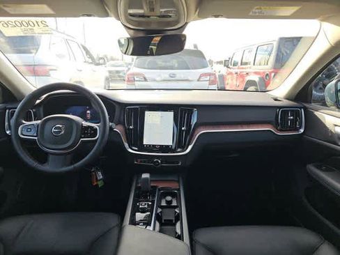Used 2025 Volvo V60 B5 Cross Country Plus image 3