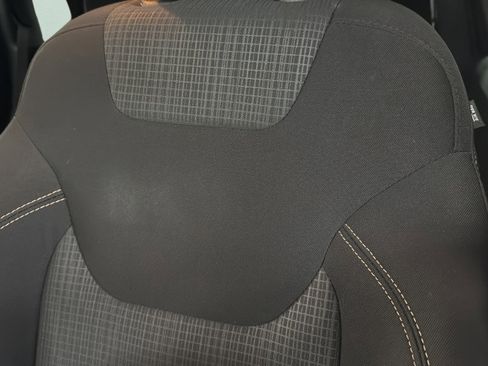 Used 2016 Jeep Cherokee Latitude w/ Cold Weather Group image 18