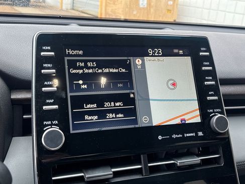 Used 2019 Toyota Avalon Limited image 11